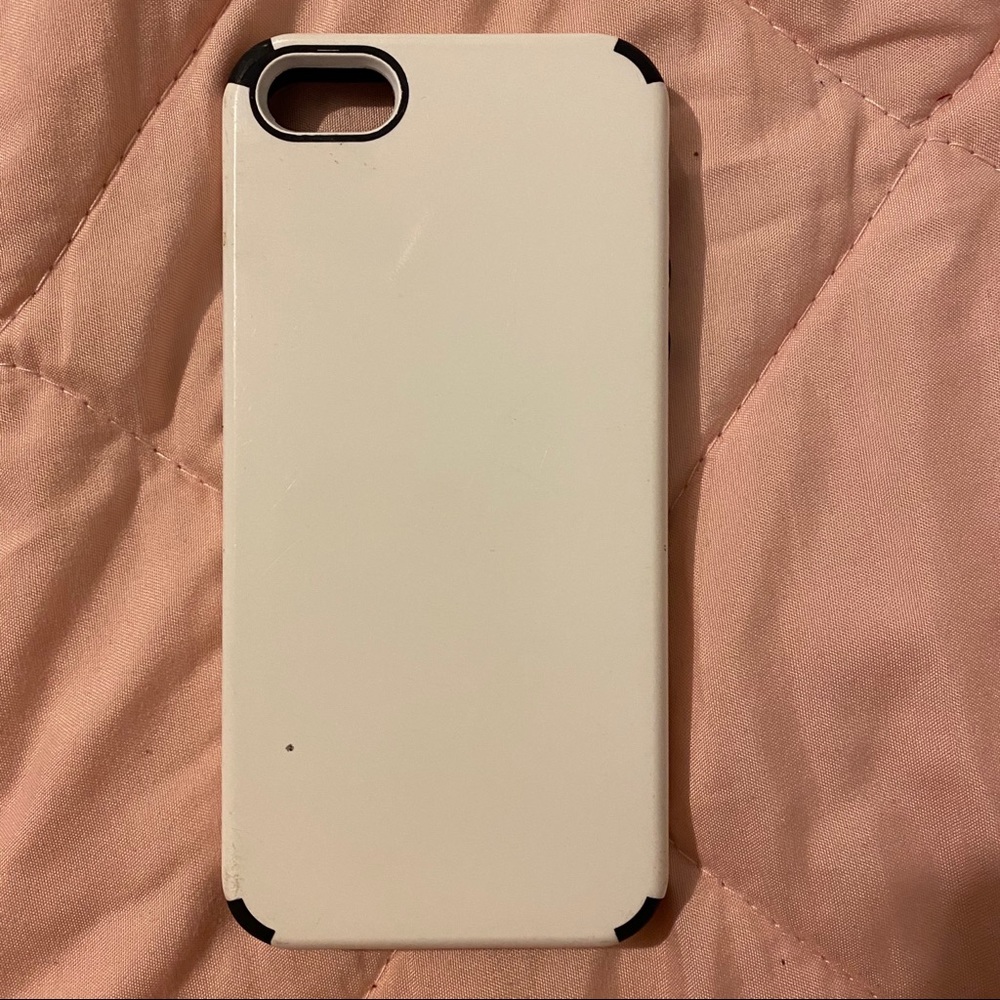 🥀IPHONE SE CASE 3/$20